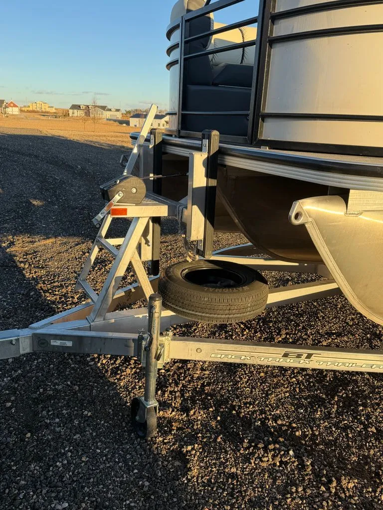 Slide: The Image of Veranda 23 Tritoon 2020 - 12