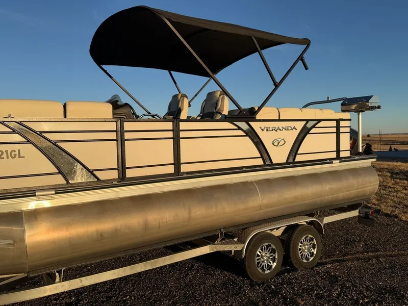 Slide: The Image of Veranda 23 Tritoon 2020 - 15