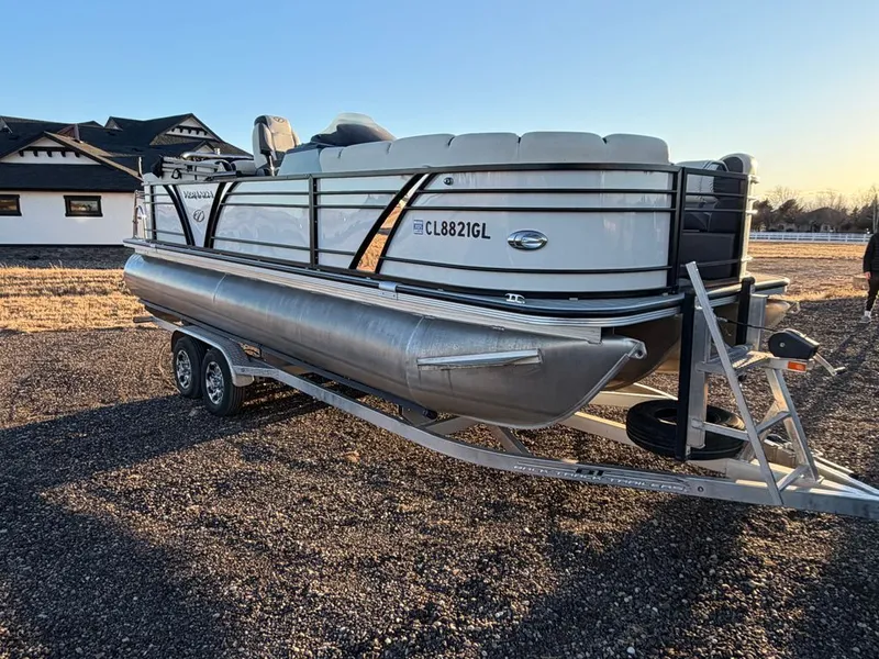 Slide: The Image of Veranda 23 Tritoon 2020 - 18