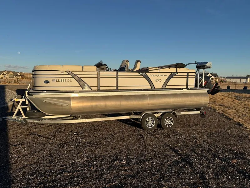 Slide: The Image of Veranda 23 Tritoon 2020 - 19