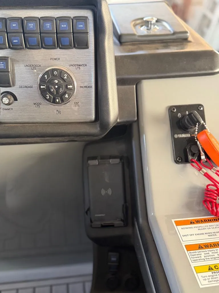 Slide: The Image of Veranda 23 Tritoon 2020 - 31