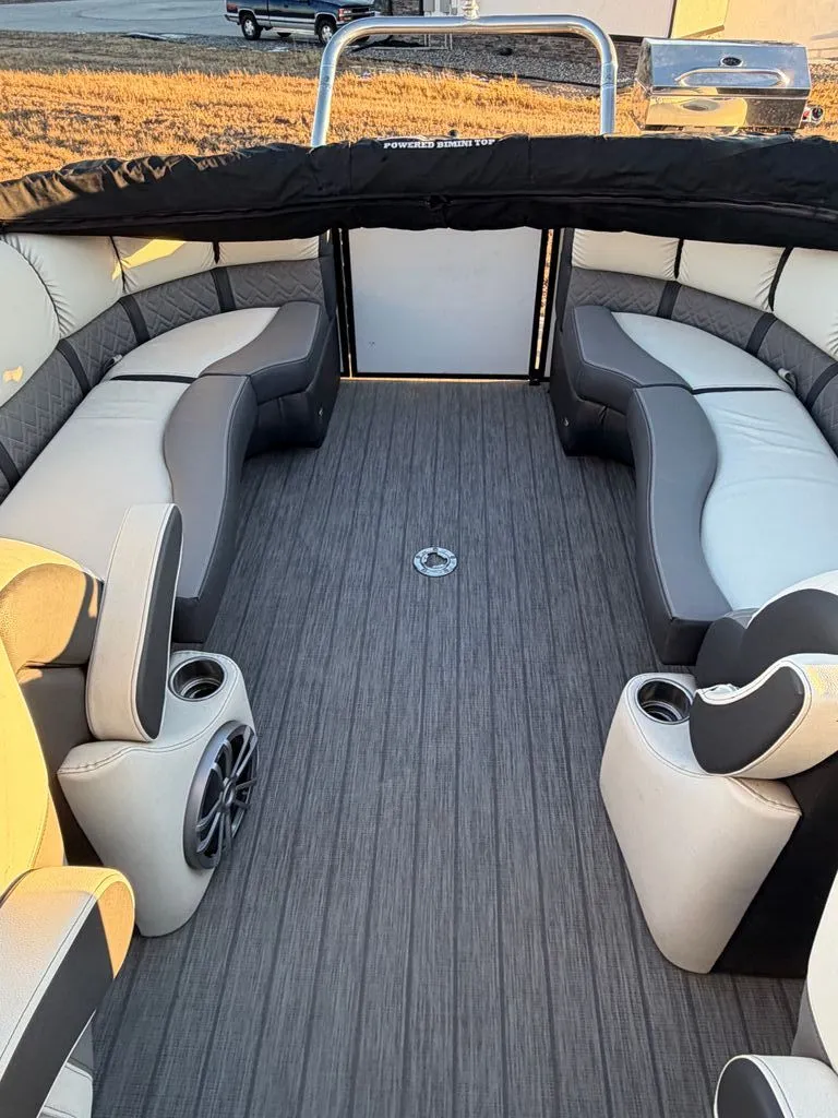 Slide: The Image of Veranda 23 Tritoon 2020 - 4