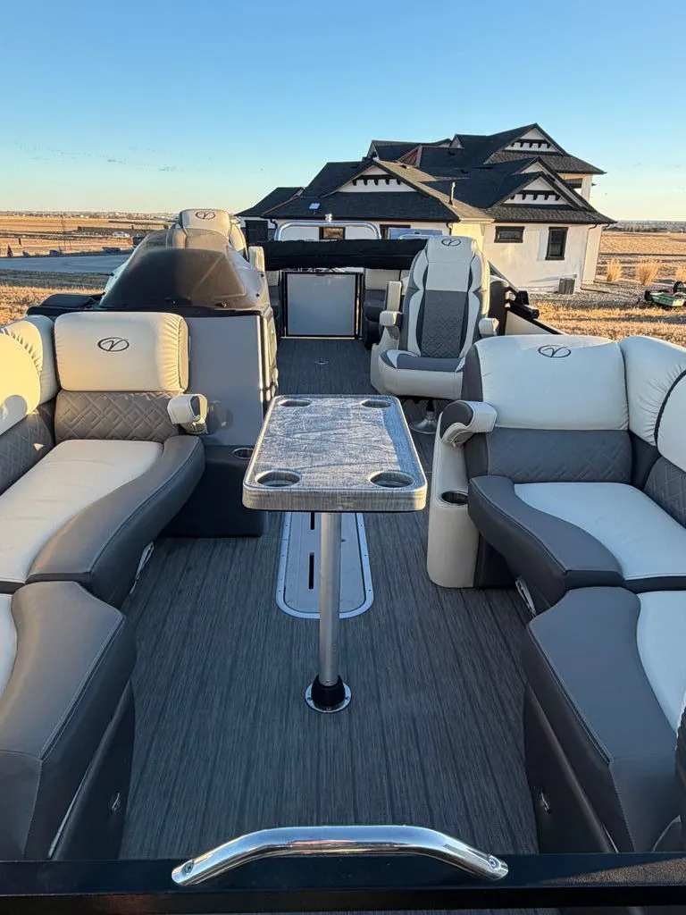 Slide: The Image of Veranda 23 Tritoon 2020 - 5