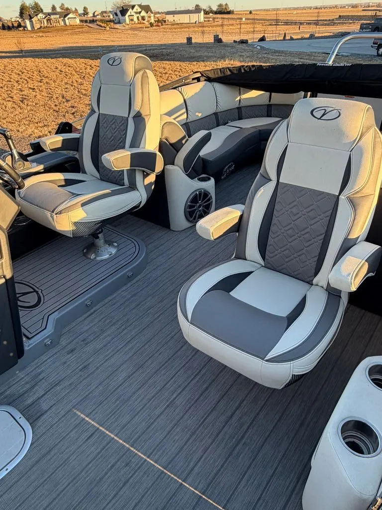 Slide: The Image of Veranda 23 Tritoon 2020 - 6