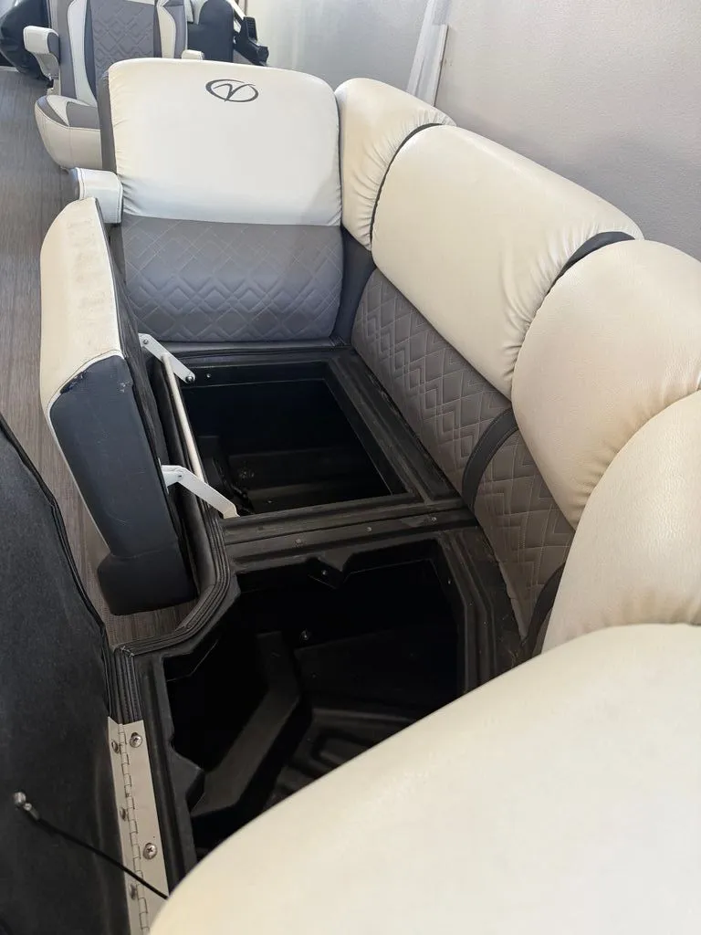 Slide: The Image of Veranda 23 Tritoon 2020 - 7