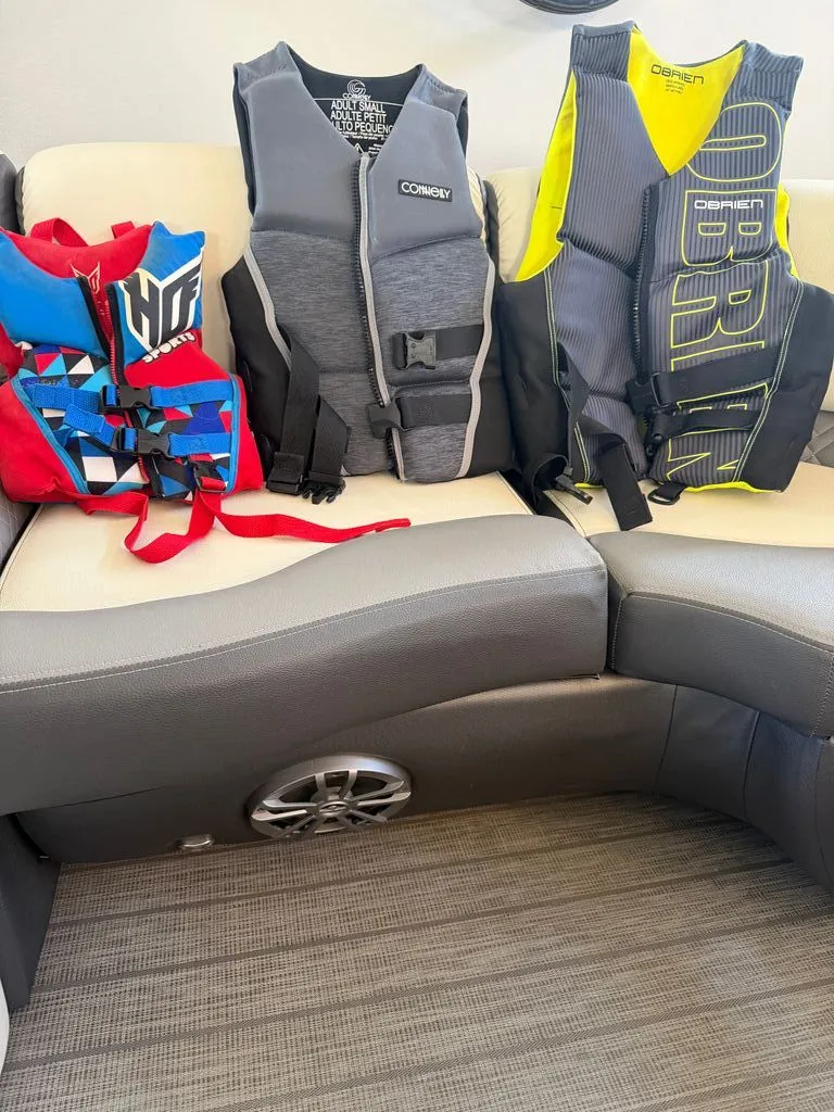 Slide: The Image of Veranda 23 Tritoon 2020 - 9