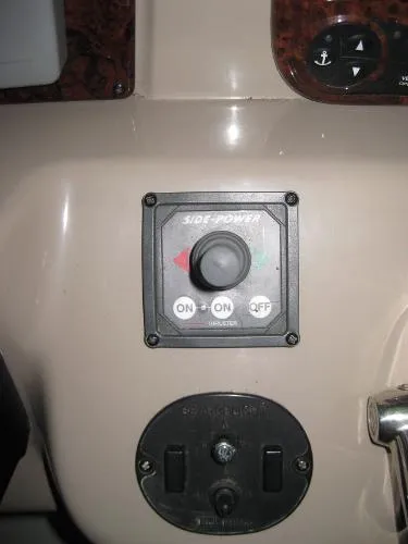 Slide: The Image of Sea Ray 320 Sundancer 2002 - 8