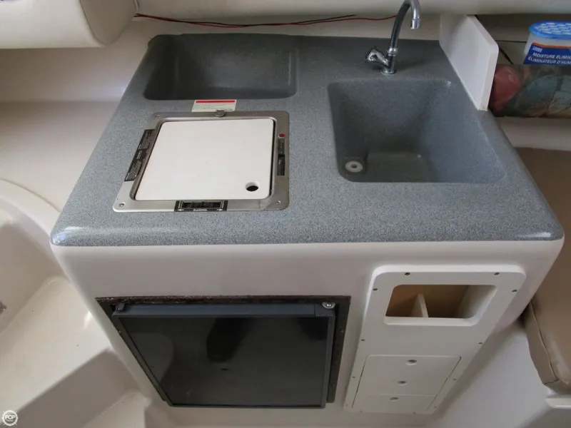 Slide: The Image of Pro-Line 2950 Mid Cabin 1997 - 11