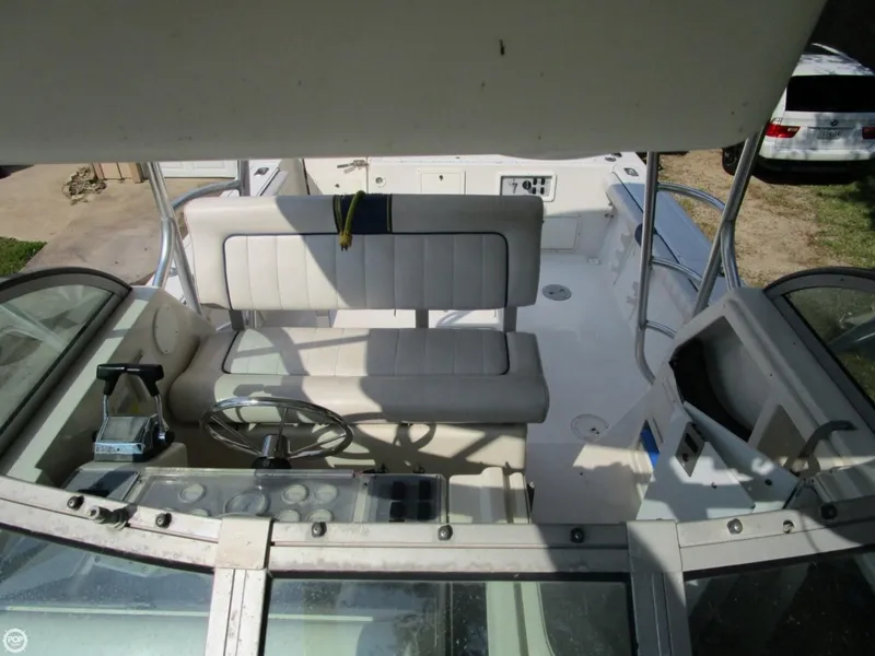 Slide: The Image of Pro-Line 2950 Mid Cabin 1997 - 6