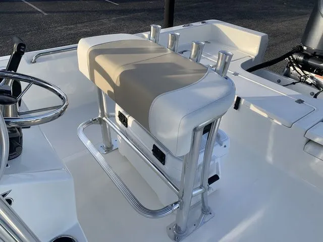 Slide: The Image of Bulls Bay 2200 XS 2026 - 12