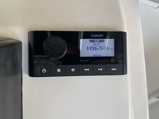 Slide: The Image of Bulls Bay 2200 XS 2026 - 17