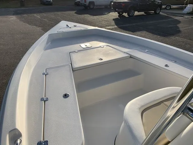 Slide: The Image of Bulls Bay 2200 XS 2026 - 21