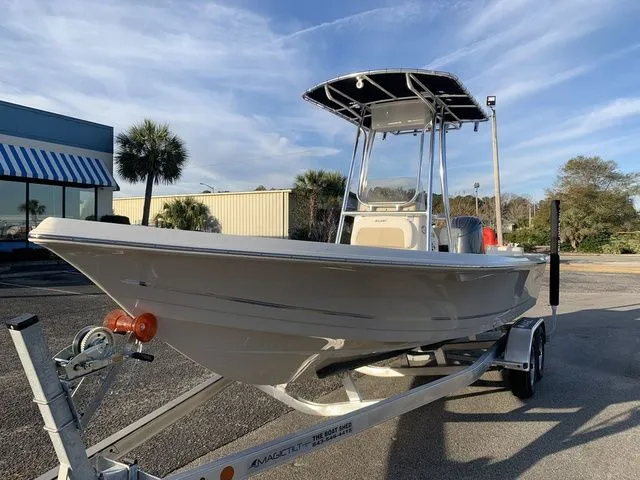 Slide: The Image of Bulls Bay 2200 XS 2026 - 8