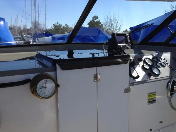 Slide: The Image of Bayliner 2452 Ciera Express Hardtop 1998 - 6