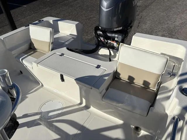 Slide: The Image of Bulls Bay 2200 XS 2026 - 11