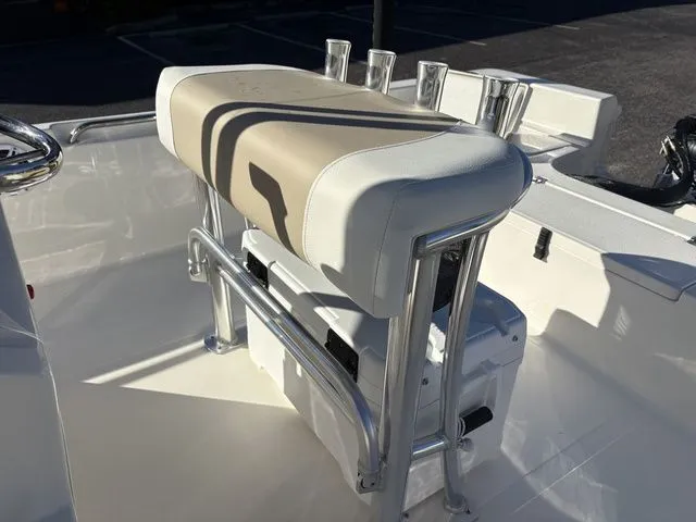 Slide: The Image of Bulls Bay 2200 XS 2026 - 13