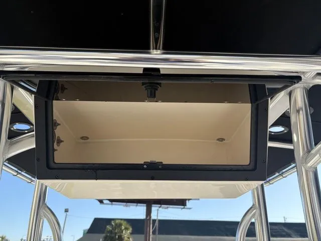 Slide: The Image of Bulls Bay 2200 XS 2026 - 16