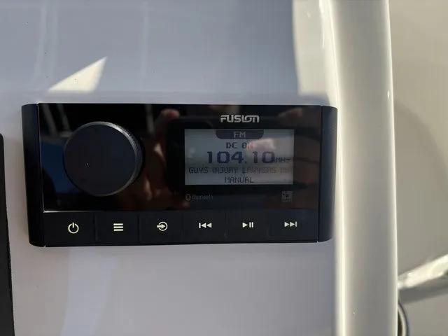 Slide: The Image of Bulls Bay 2200 XS 2026 - 18