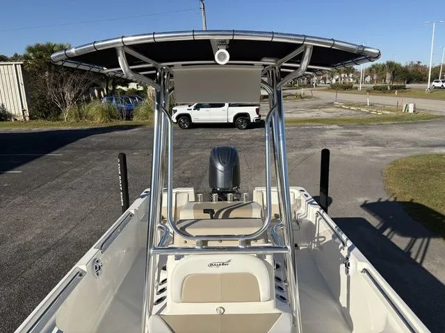 Slide: The Image of Bulls Bay 2200 XS 2026 - 25