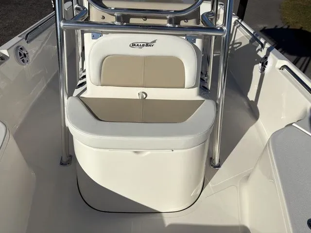 Slide: The Image of Bulls Bay 2200 XS 2026 - 26