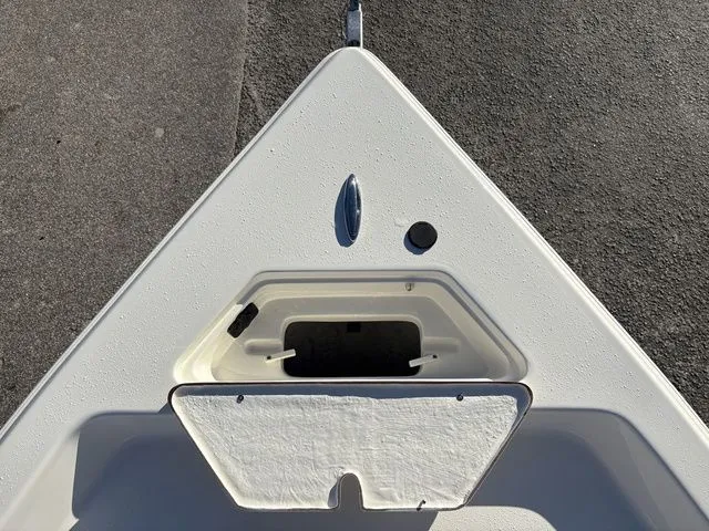 Slide: The Image of Bulls Bay 2200 XS 2026 - 28