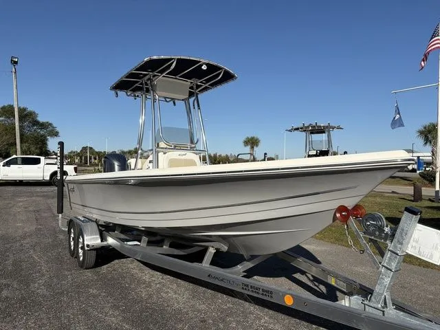 Slide: The Image of Bulls Bay 2200 XS 2026 - 6