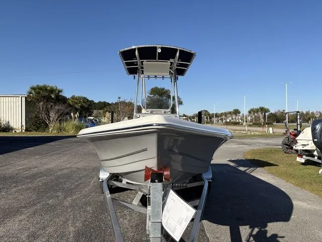 Slide: The Image of Bulls Bay 2200 XS 2026 - 7