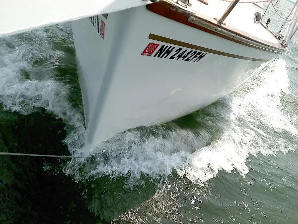 Slide: The Image of Island Packet 26 MK II 1983 - 0