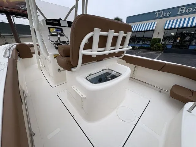 Slide: The Image of Pioneer 222 Sportfish 2026 - 10