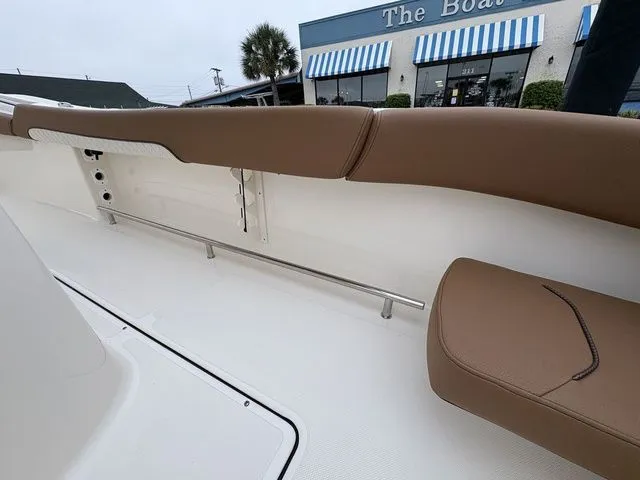 Slide: The Image of Pioneer 222 Sportfish 2026 - 11