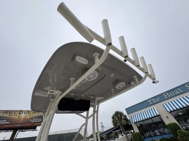 Slide: The Image of Pioneer 222 Sportfish 2026 - 13