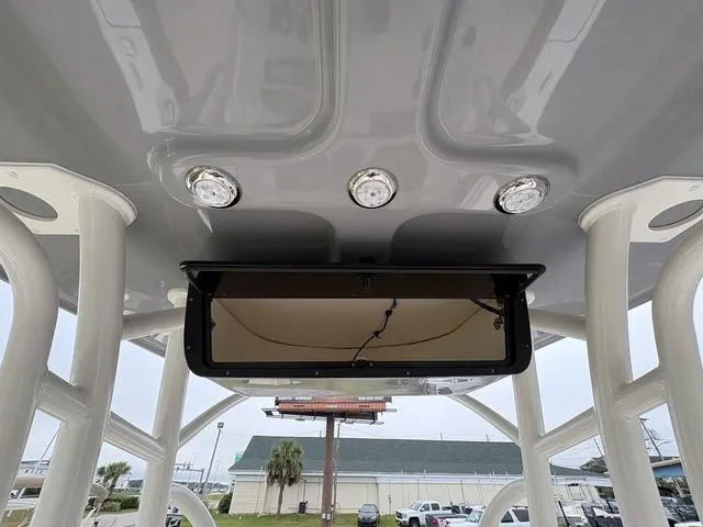 Slide: The Image of Pioneer 222 Sportfish 2026 - 15