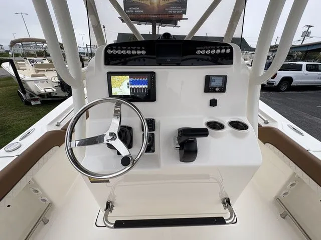 Slide: The Image of Pioneer 222 Sportfish 2026 - 18
