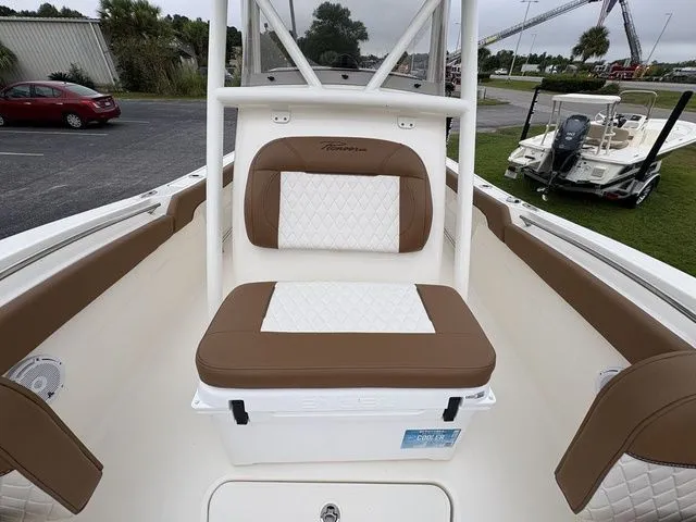 Slide: The Image of Pioneer 222 Sportfish 2026 - 25