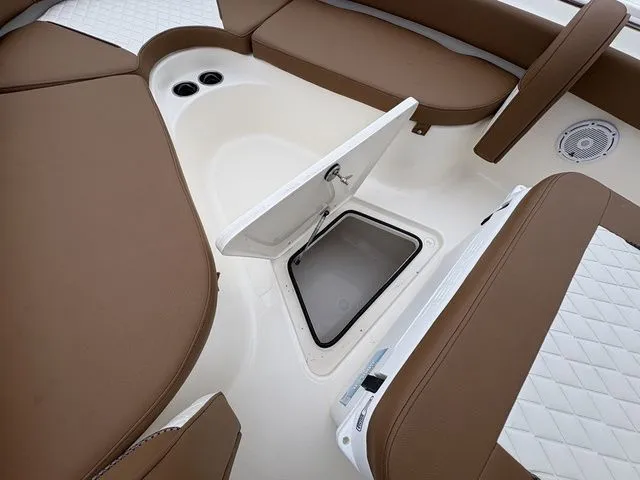 Slide: The Image of Pioneer 222 Sportfish 2026 - 30