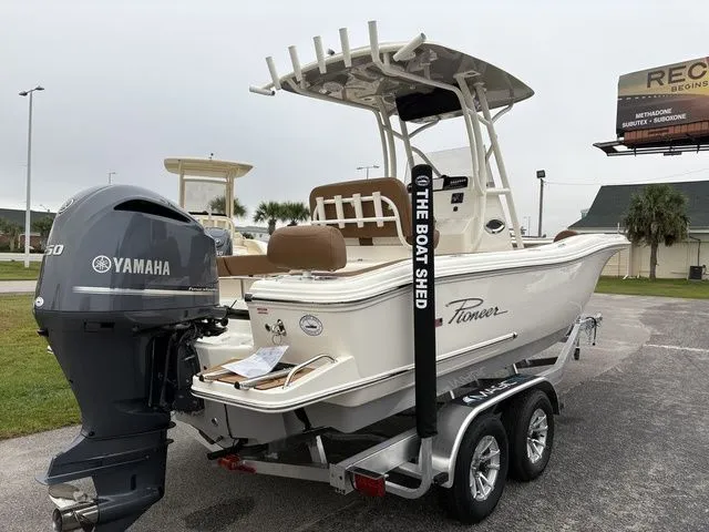 Slide: The Image of Pioneer 222 Sportfish 2026 - 4