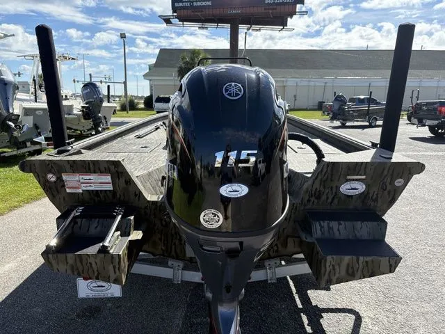 Slide: The Image of SeaArk Shadow 19 V Center Console 2026 - 16