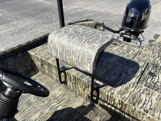 Slide: The Image of SeaArk Shadow 19 V Center Console 2026 - 7