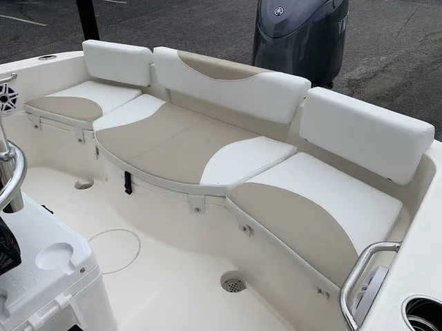 Slide: The Image of Bulls Bay 200 Center Console 2026 - 10