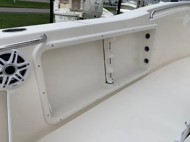 Slide: The Image of Bulls Bay 200 Center Console 2026 - 15