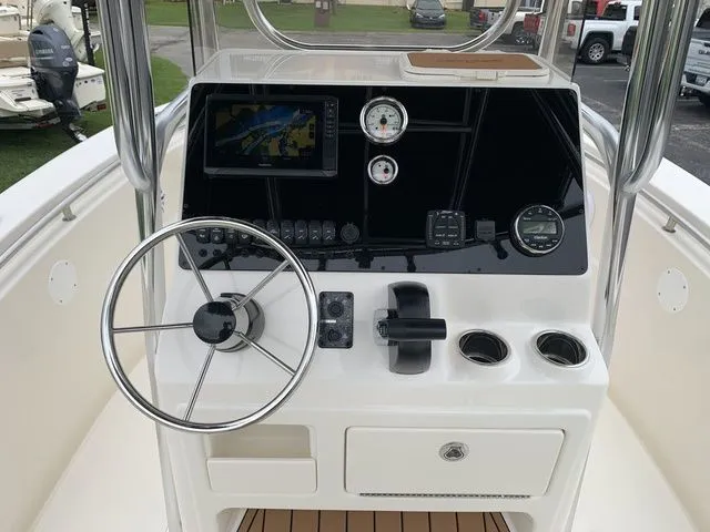 Slide: The Image of Bulls Bay 200 Center Console 2026 - 18