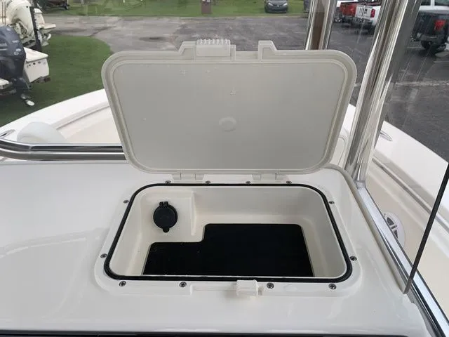 Slide: The Image of Bulls Bay 200 Center Console 2026 - 21