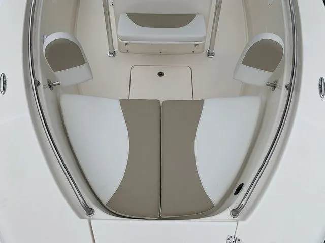 Slide: The Image of Bulls Bay 200 Center Console 2026 - 27