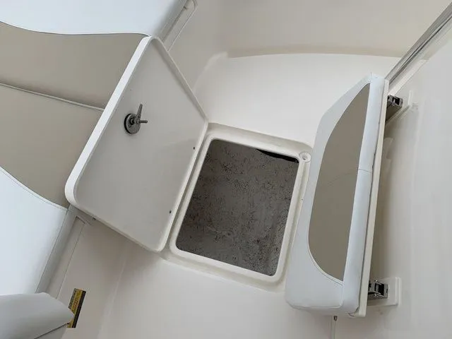 Slide: The Image of Bulls Bay 200 Center Console 2026 - 29