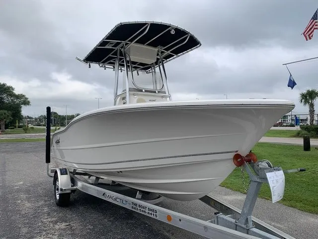 Slide: The Image of Bulls Bay 200 Center Console 2026 - 6