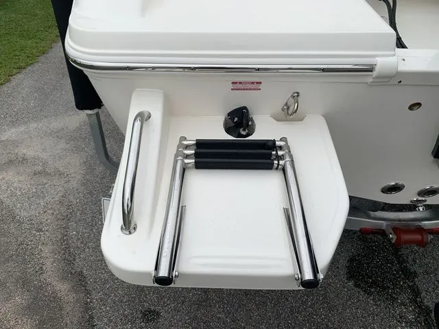 Slide: The Image of Bulls Bay 200 Center Console 2026 - 9