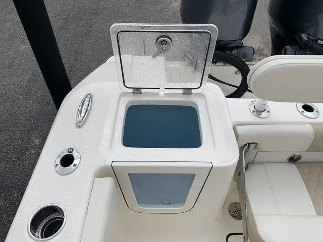 Slide: The Image of Bulls Bay 255 Center Console 2026 - 10