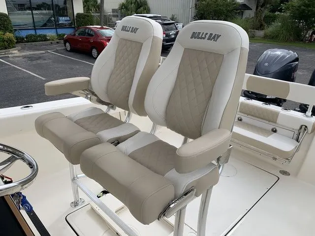Slide: The Image of Bulls Bay 255 Center Console 2026 - 15