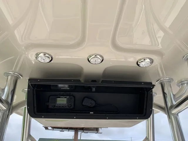 Slide: The Image of Bulls Bay 255 Center Console 2026 - 18