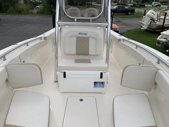 Slide: The Image of Bulls Bay 255 Center Console 2026 - 30